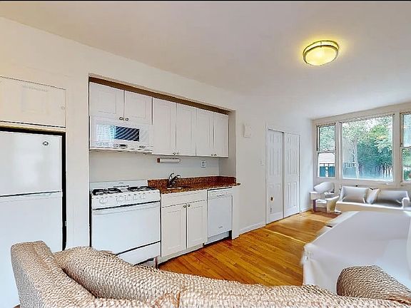 3rd image of 260 W 27th St APT 1