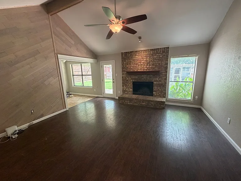 2132 Turf Club Dr — Photo 6