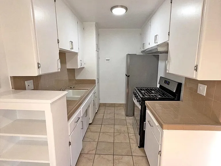 1852 N Wilton Pl #3 — Photo 6