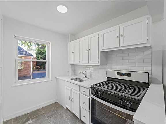 5th image of 3847-3849 Beechwood Blvd #2