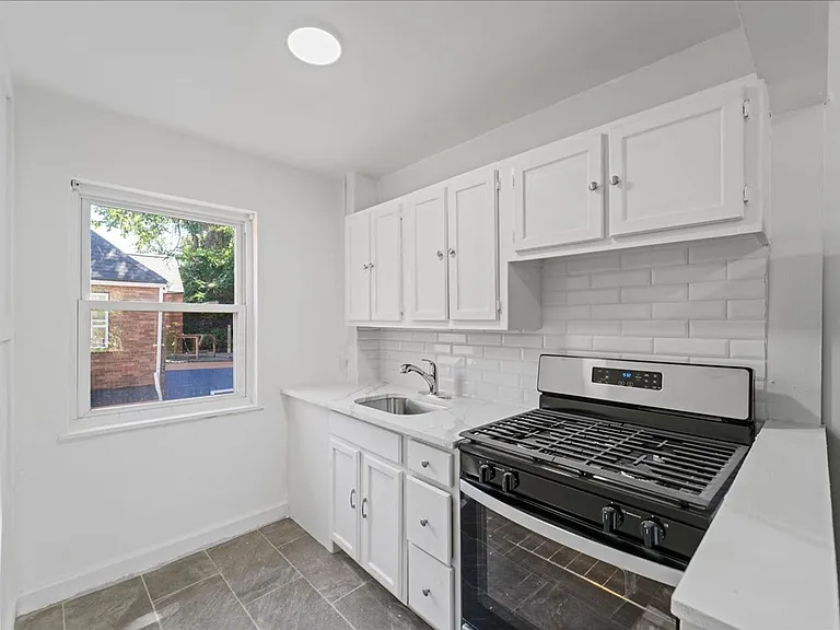 3847-3849 Beechwood Blvd — Photo 5