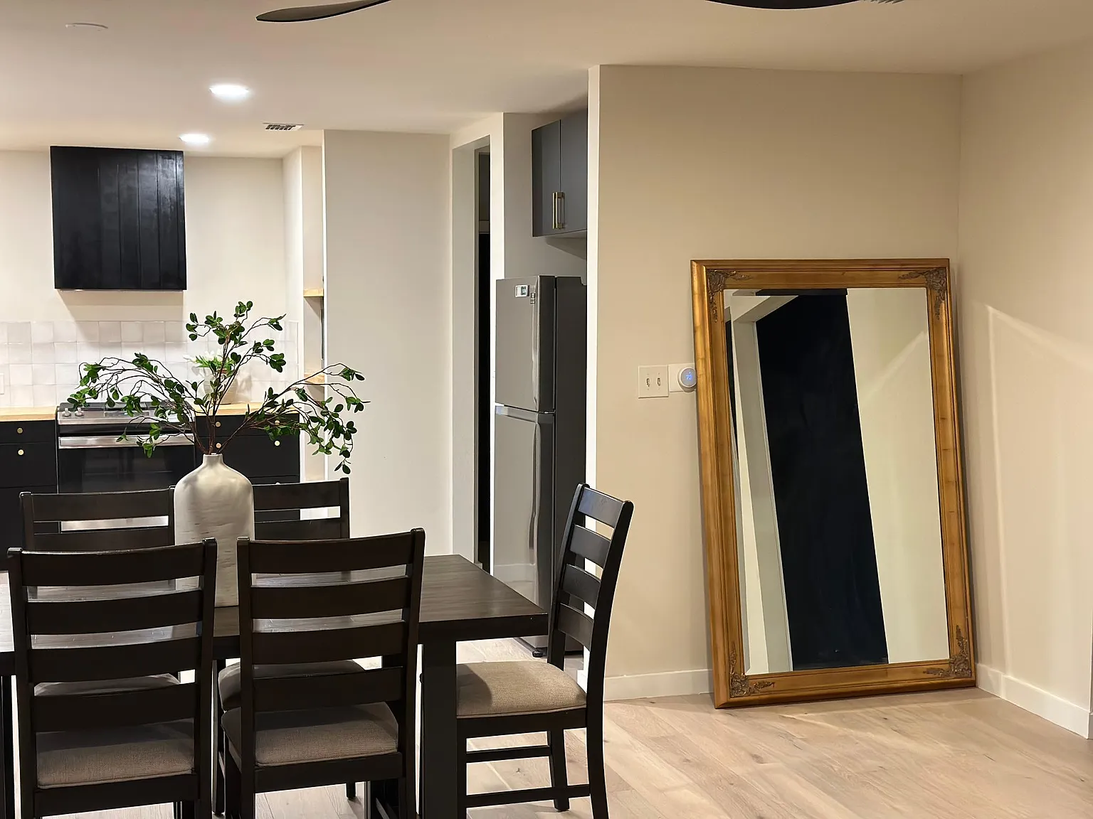 1201 Loma Dr — Photo 3