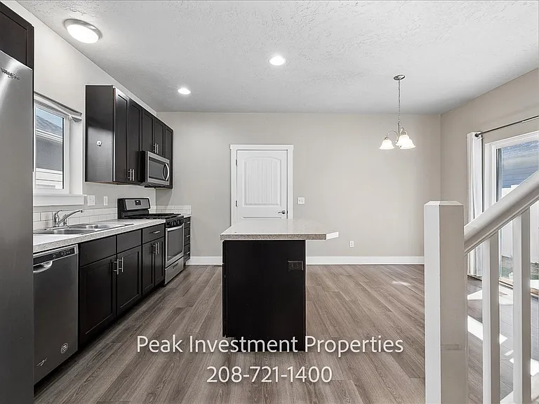 315 E Denver St — Photo 10