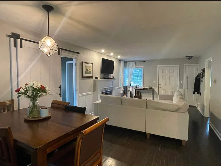 10211 E Valleyway Ave — Photo 4