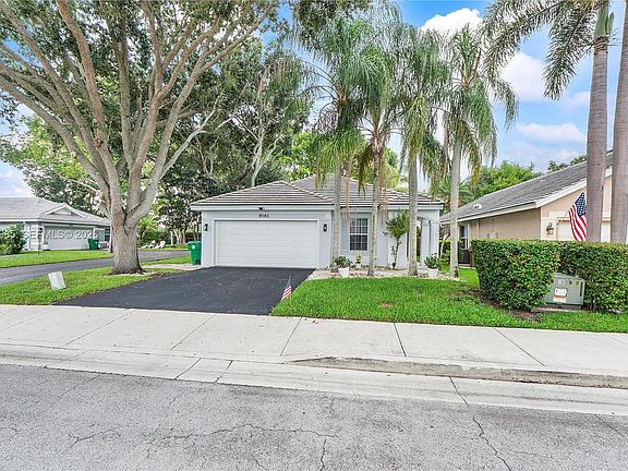 2nd image of 9161 Lake Park Cir N