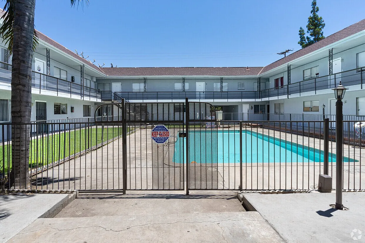 2 bed, $1,149 — Photo 4