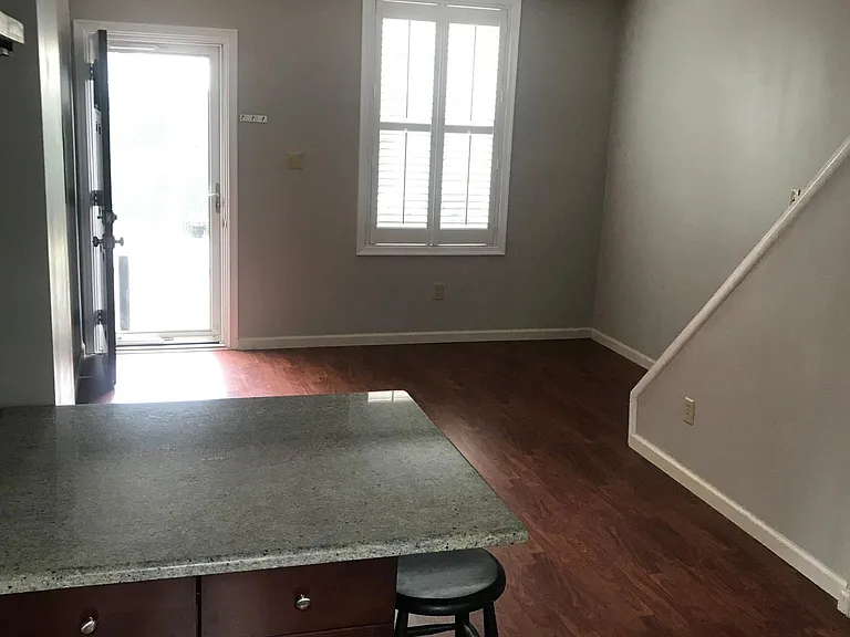 118 Titan St — Photo 4