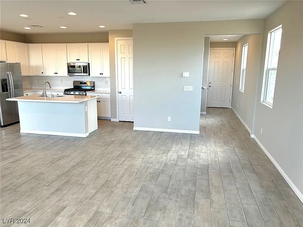 3 bed, 2.5 bath, 1800 sqft, $2,700 — Photo 3