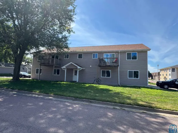 716 Rose St, Vermillion, SD 57069
