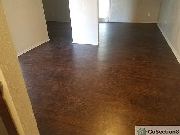 3rd image of 2407 Doreen St