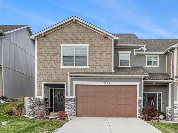 7352 Aaron St, Parkville, MO 64152