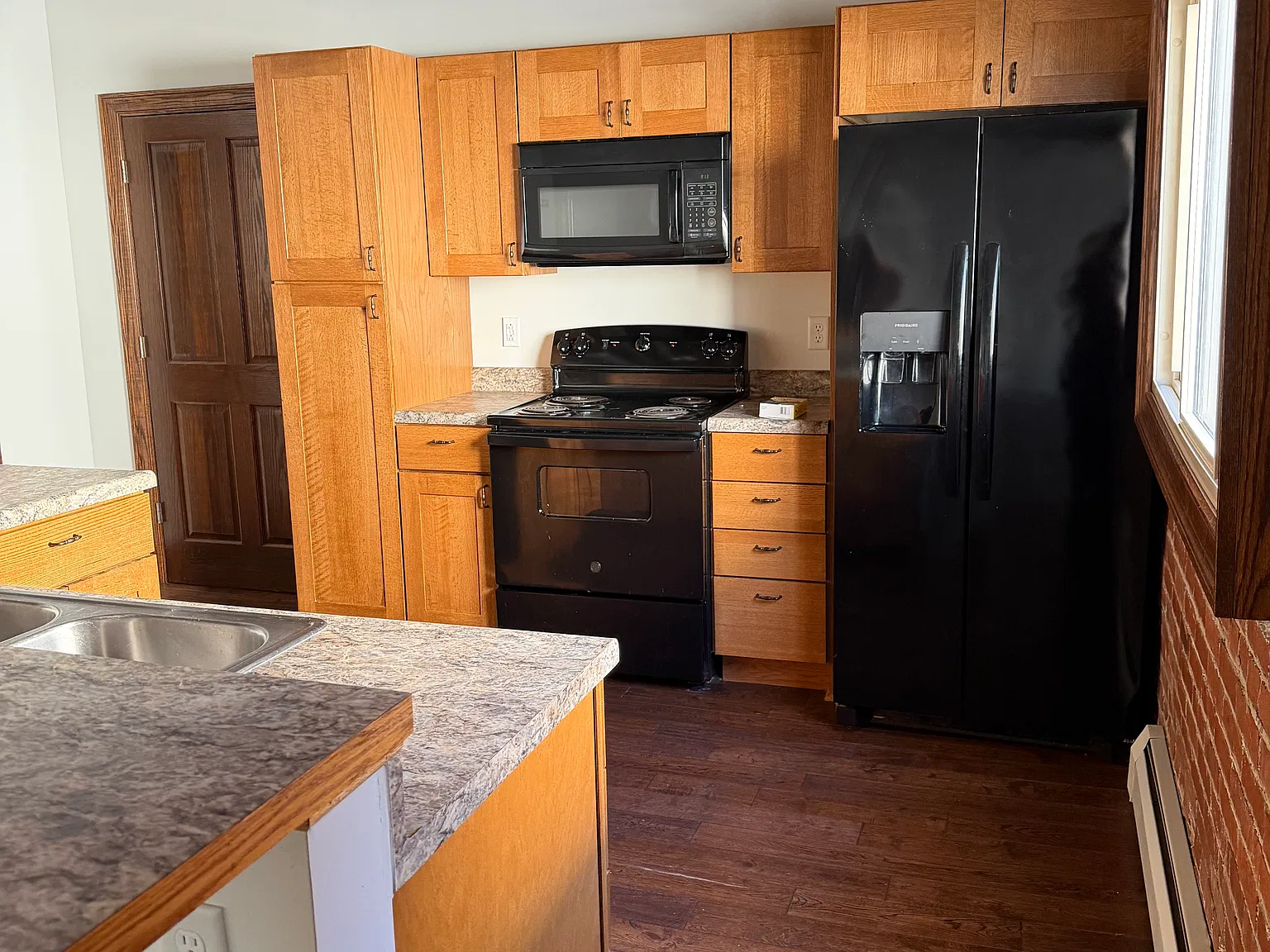 1 bed, 1.5 bath, 900 sqft, $1,000 — Photo 4