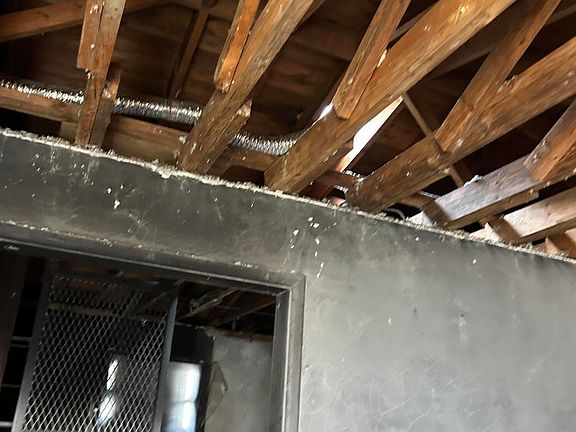 4th image of 908 Chester St