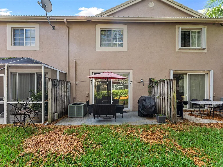 2264 Salerno Cir — Photo 26
