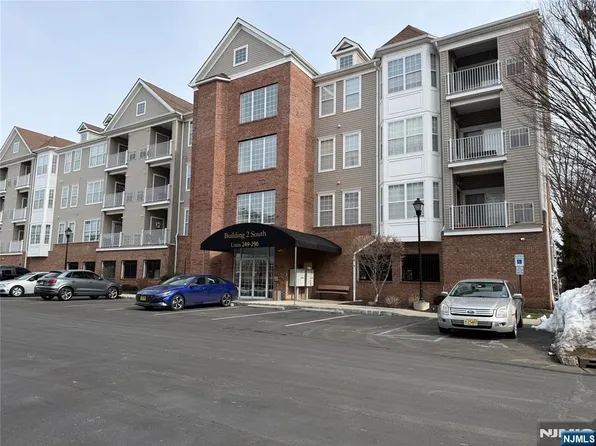 281 Cory Ln, Elmwood Park, NJ 07407