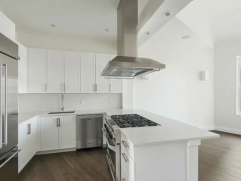 154 W 70th St #4E — Photo 3