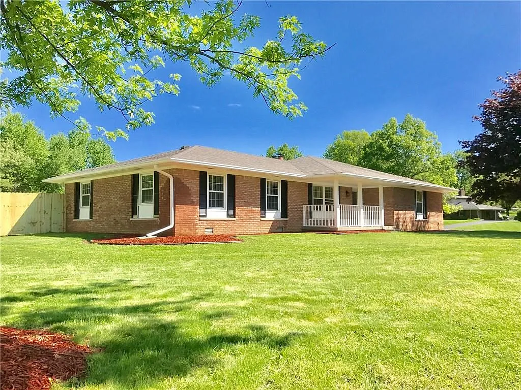 352 Shadow Hill Dr photo 1