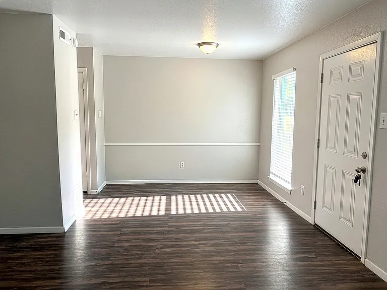 Creeks Edge Apartments — Photo 31