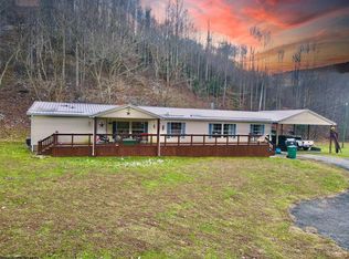 7040 Corley Caress Rd, Flatwoods, WV 26621