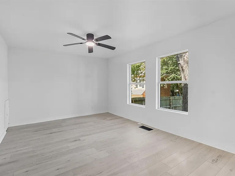 605 N Main St — Photo 11