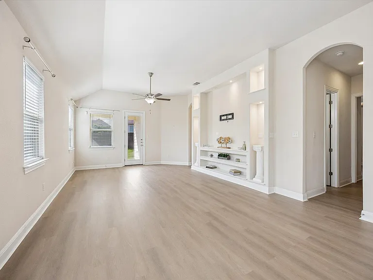 232 Natchez Dr — Photo 16