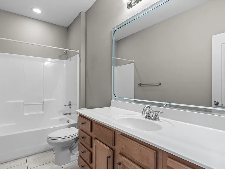 1501 NE Dysart Woods Ln — Photo 12