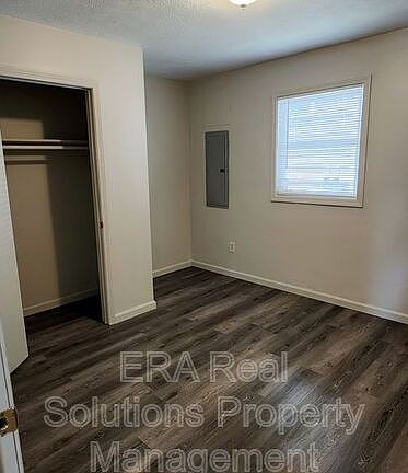 5th image of 216 W Temple St