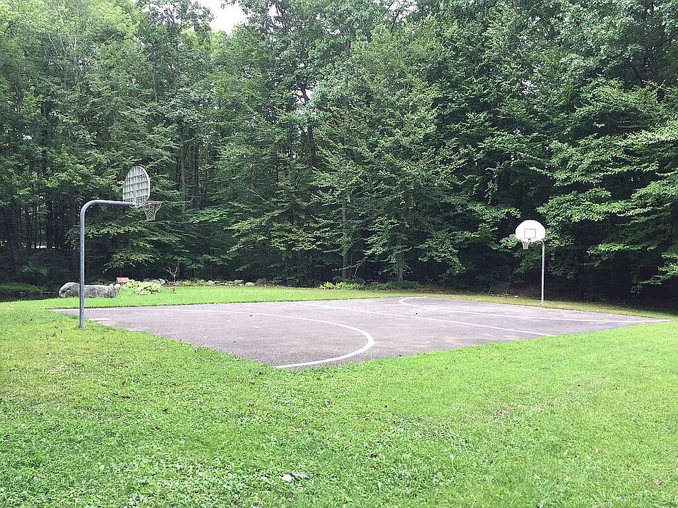 2nd image of 101 Castle Hill Rd