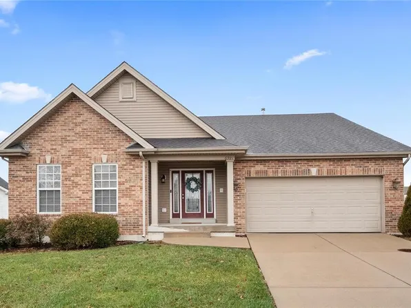 6921 Arbor Cove Dr, Fairview Heights, IL 62208