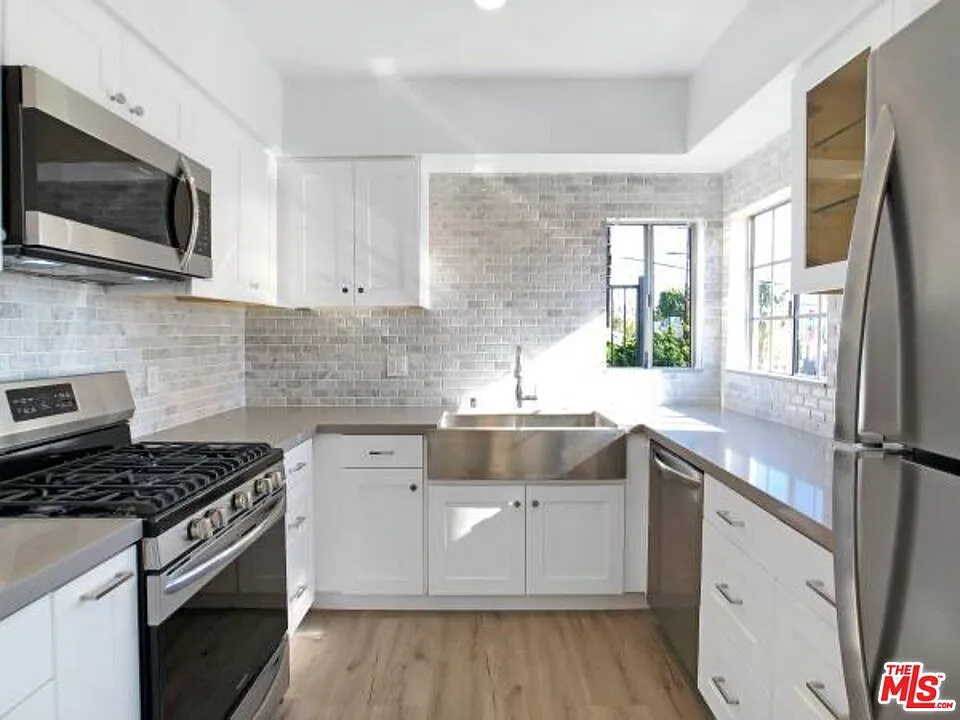 3 bed, 2.0 bath, 1150 sqft, $4,295 — Photo 4