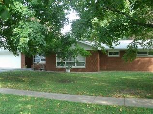 221 E High St, Mendon, IL 62351