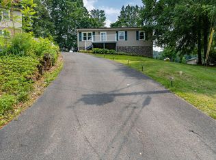 178 Village Ln, Gray, TN 37615