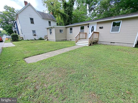 2nd image of 506 Laurel St