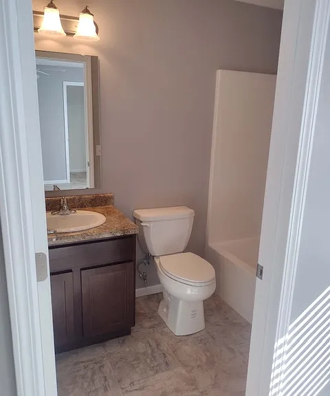 915 N Riverside Dr #1 — Photo 6
