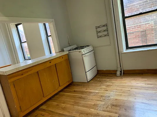 Rented by Metro Prop NY Corp | media 6