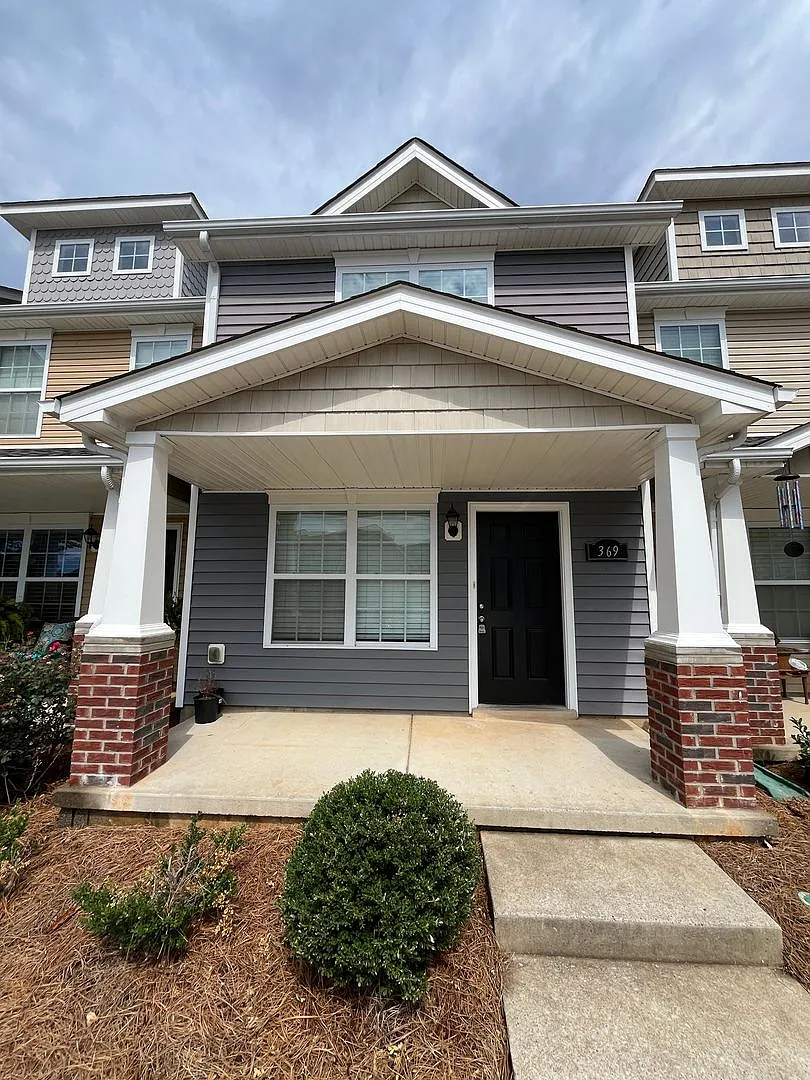 Lovely Townhouse Coming Soon! — Photo 2