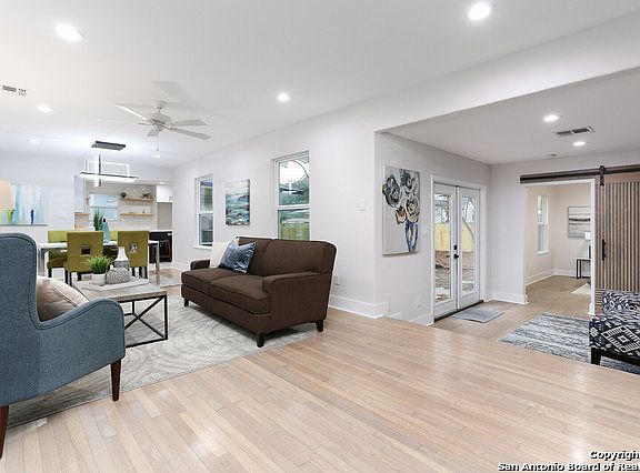 5th image of 275 E FAIR OAKS PL