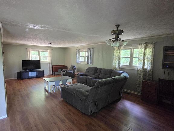 5th image of 124 Deer Run Ln