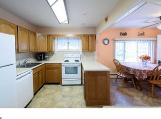 39 Noblewood Ln, Levittown, PA 19054