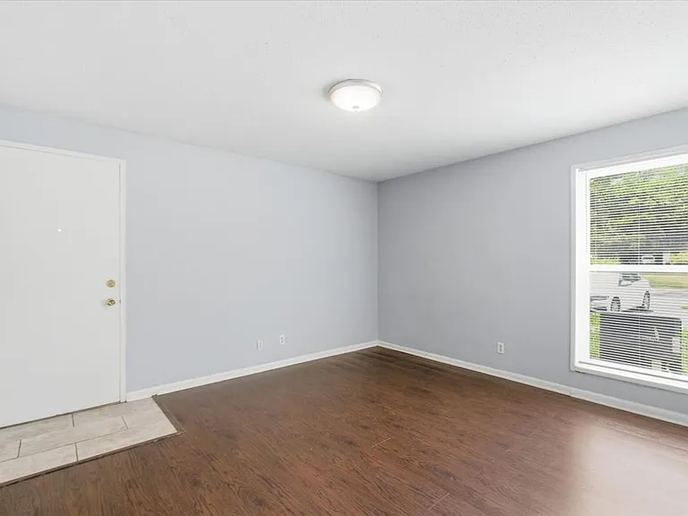 3307 Mayflower Street — Photo 6