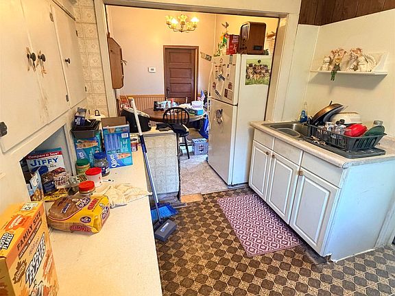 4th image of 117 Pleasant Ave