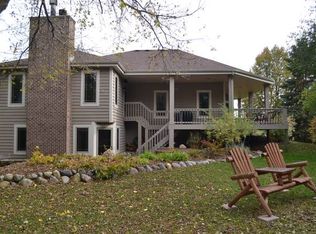 37096 Silver Knoll Ct, Oconomowoc, WI 53066