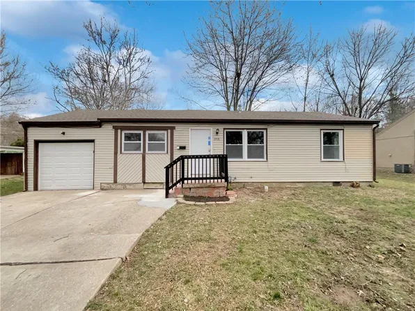 7715 Elm Ave, Raytown, MO 64138