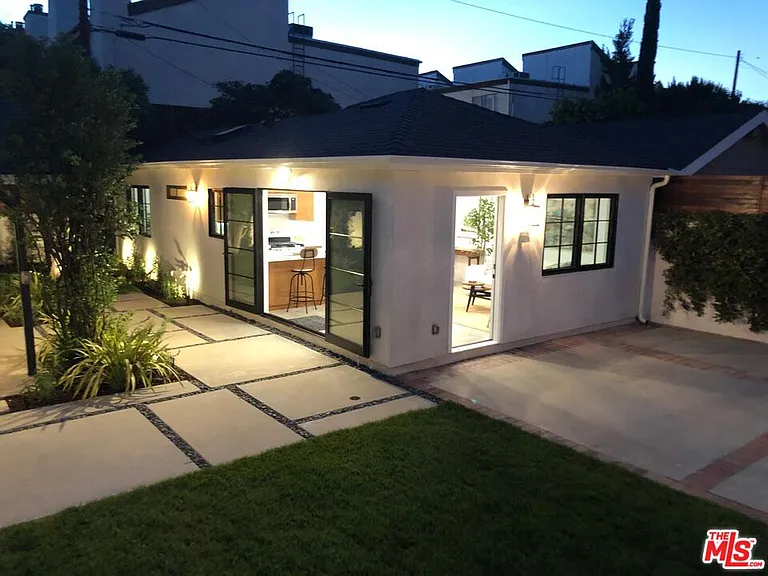 4217 Irvine Ave — Photo 45