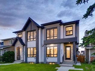 2622 W 30th St SW, Calgary, AB T3E2M2