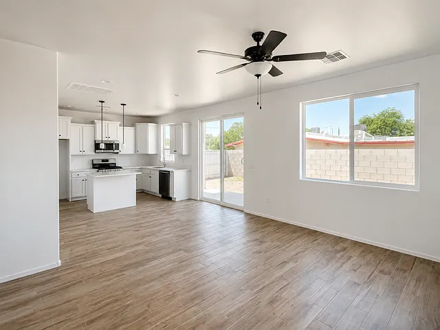 Building Photo - 2809 N Fair Oaks Ave