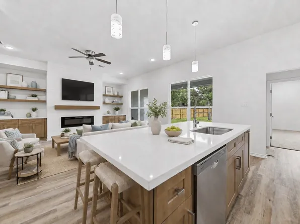 185 Oak Cluster Dr, Columbus, TX 78934