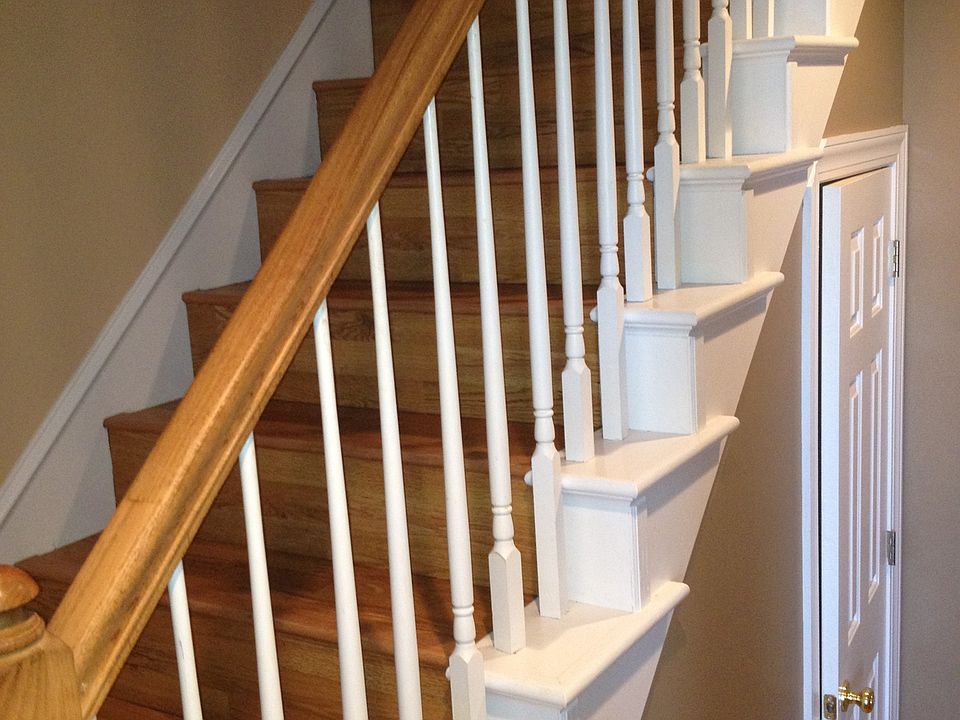 entry landing/stairs