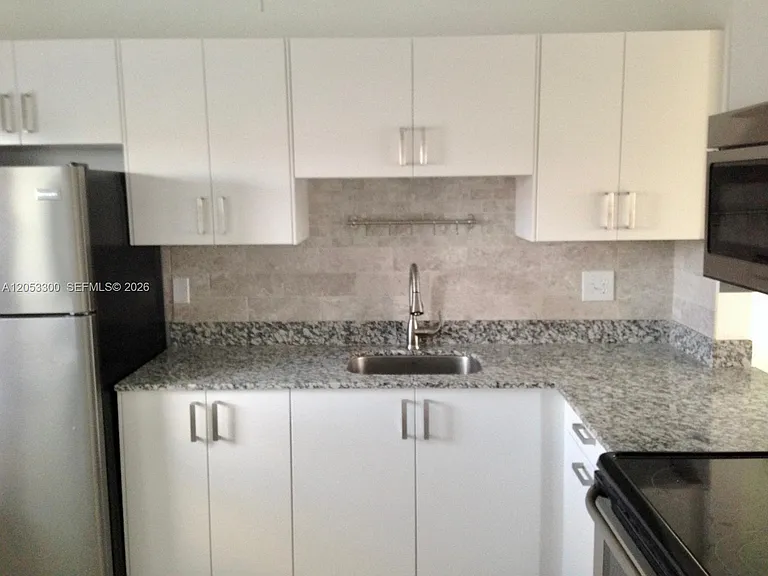 2200 Park Ln #308 — Photo 8