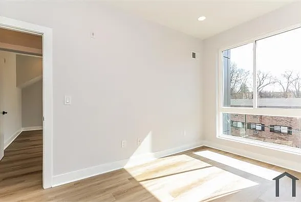 433 E Upsal St #4 — Photo 11